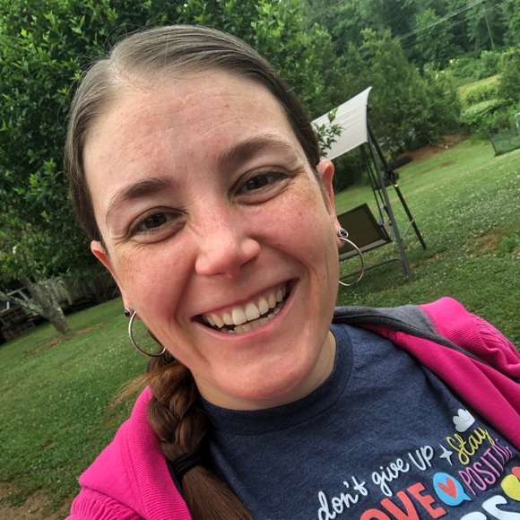 Meet your Posher, Beth - Picture 1 of 1